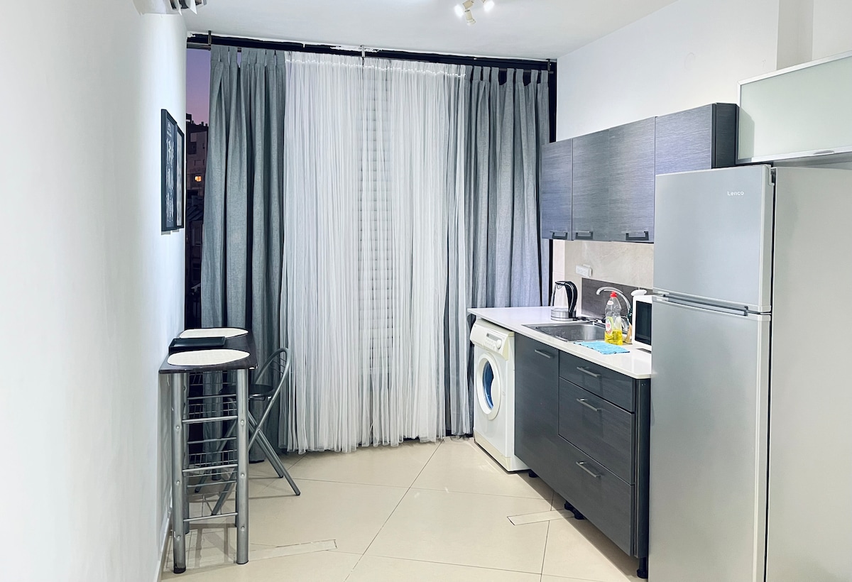 Two Rooms Unit in BAT YAM • 5 mins from the beach