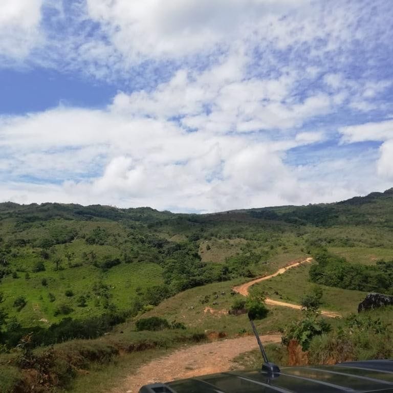 turismo en la cima de la montaña