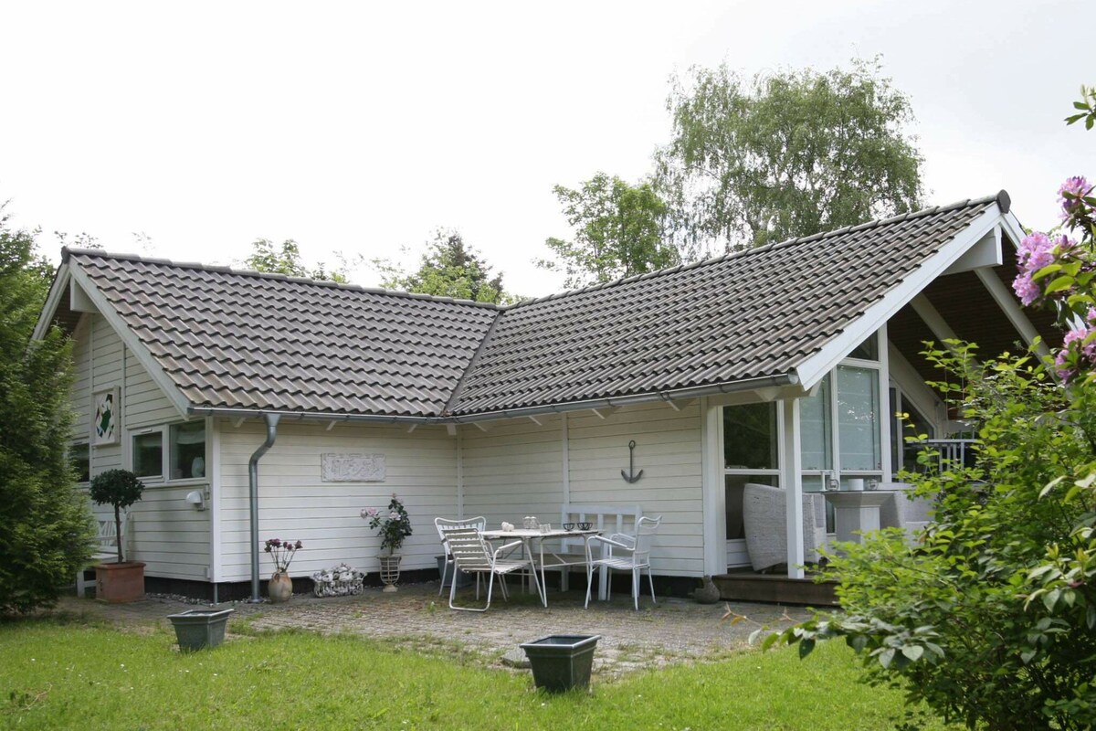 6 person holiday home in dronningmølle