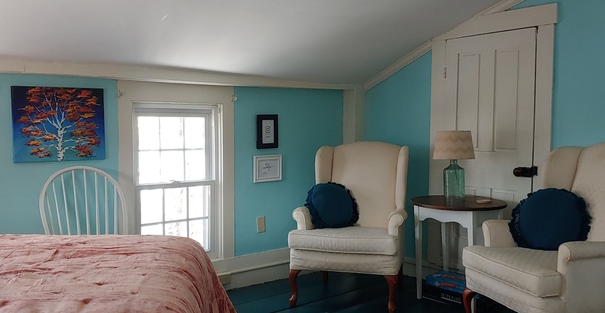 Rest Haven BNB 1830 's Colonial- The Teal Room