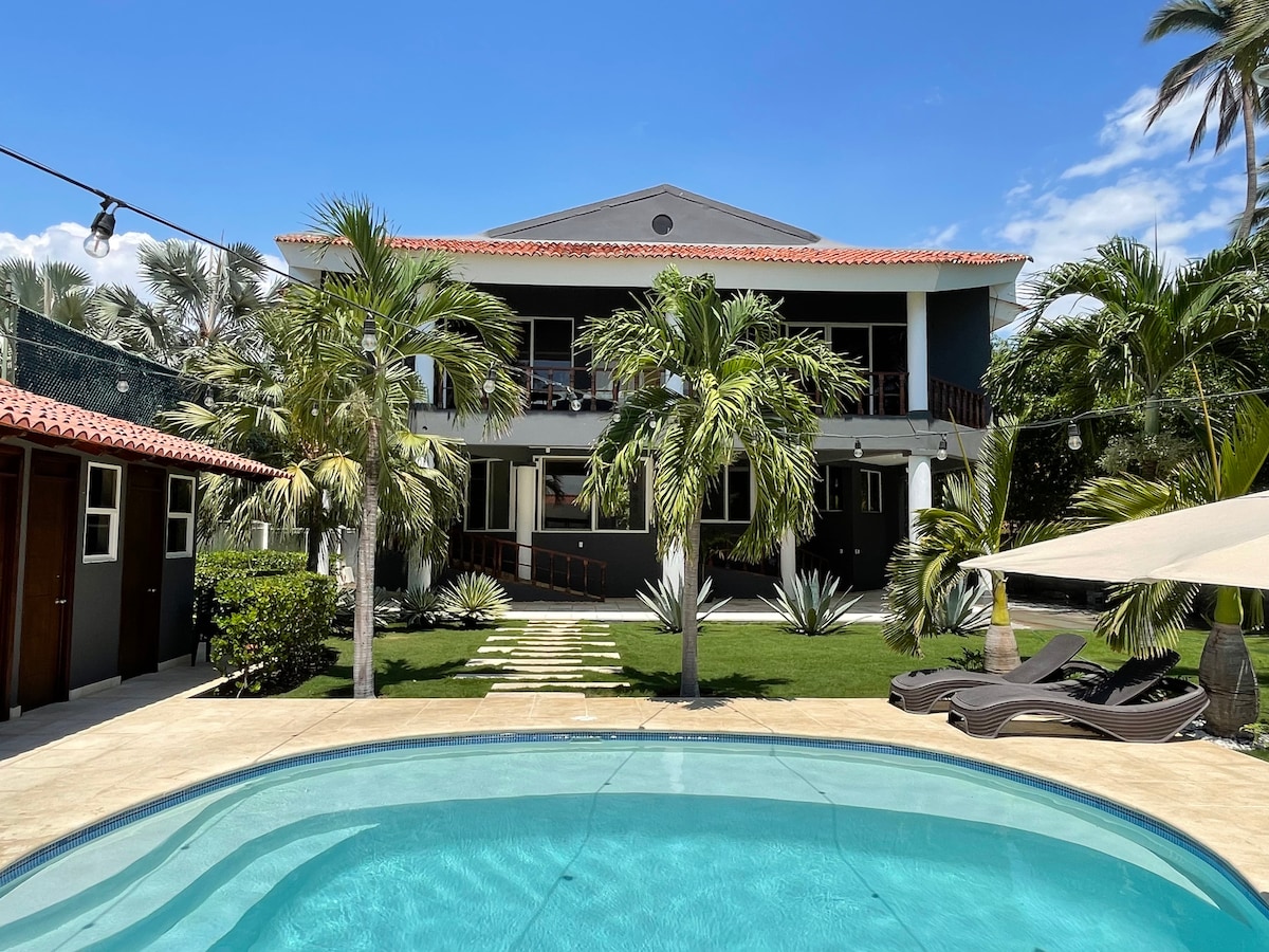 Amazing Beachfront House "Mar de Sirenas"