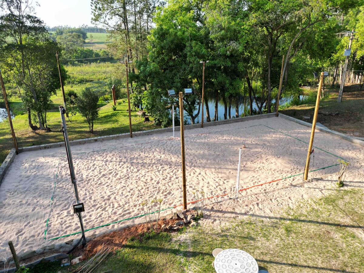 Casa de Campo com Beach Tênis, Piscina e Churrasco