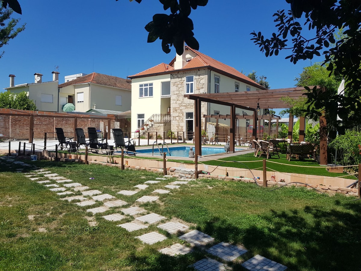 Quarto vintage  Rural C/piscina partilhada,  espaço acolhedor  a 1km da zona histórica