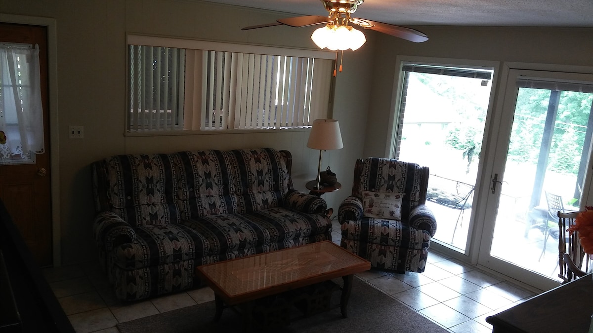 Lake view 2 BR 1 Bath Full Furnished, W/D, private