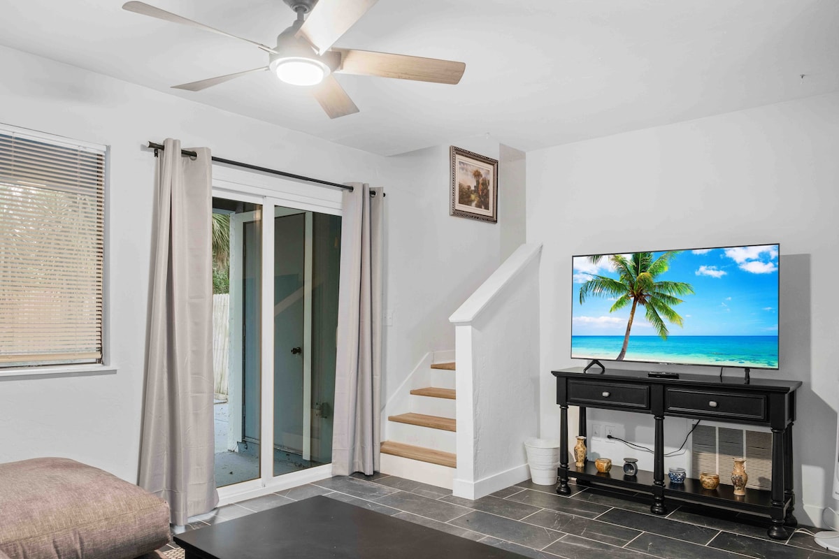 Sunny Escape 3BR Cheerful Townhome Near the Beach