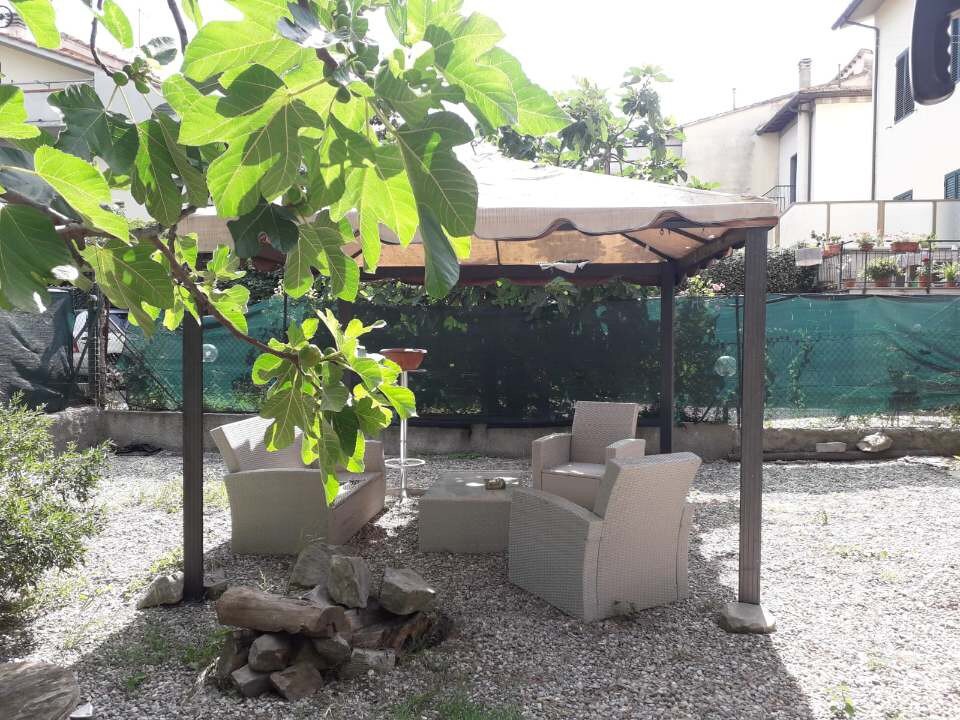 佩雷托拉地区的Osmannoro单间公寓，带花园