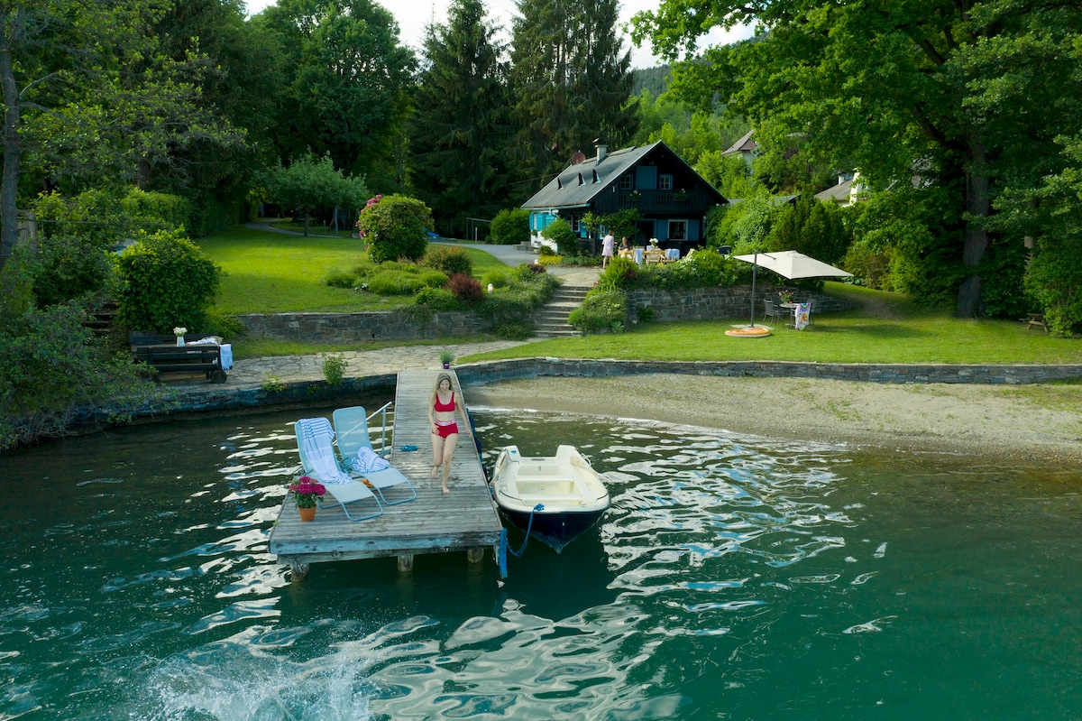 湖畔别墅直接位于韦尔特尔湖（ Lake Wörthersee ） ，带私人海滩