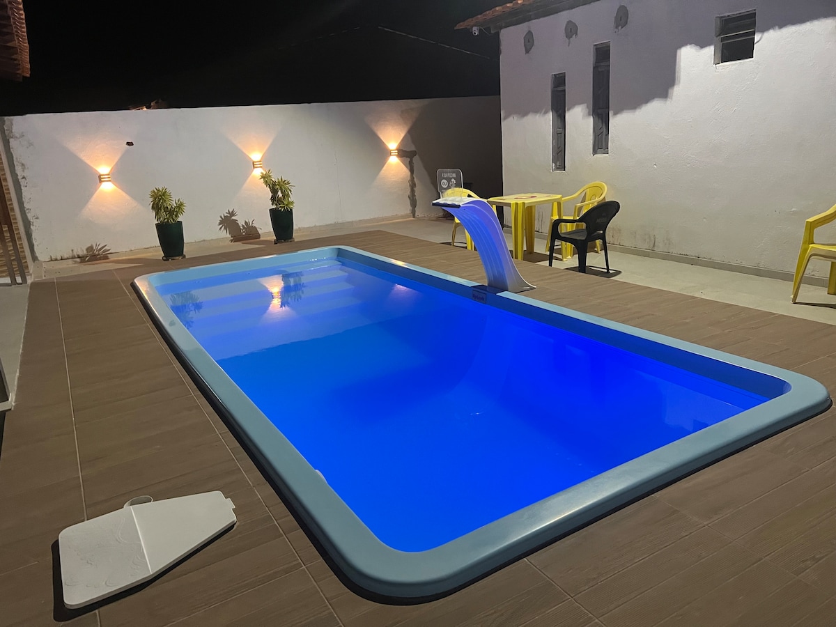 Barra do Itariri带泳池的舒适房屋