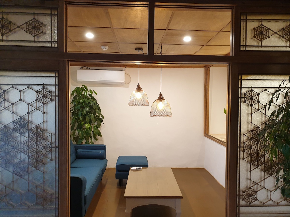 Jeju Aewol私人膳宿公寓，距离机场/1个团队20分钟车程，一栋完全独立的房子和一栋带花园的漂亮房子