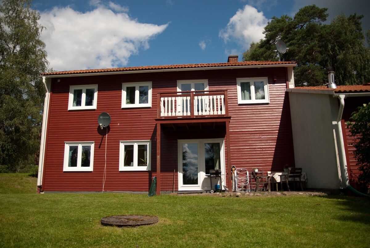 位于瑞典大自然中间的舒适房子