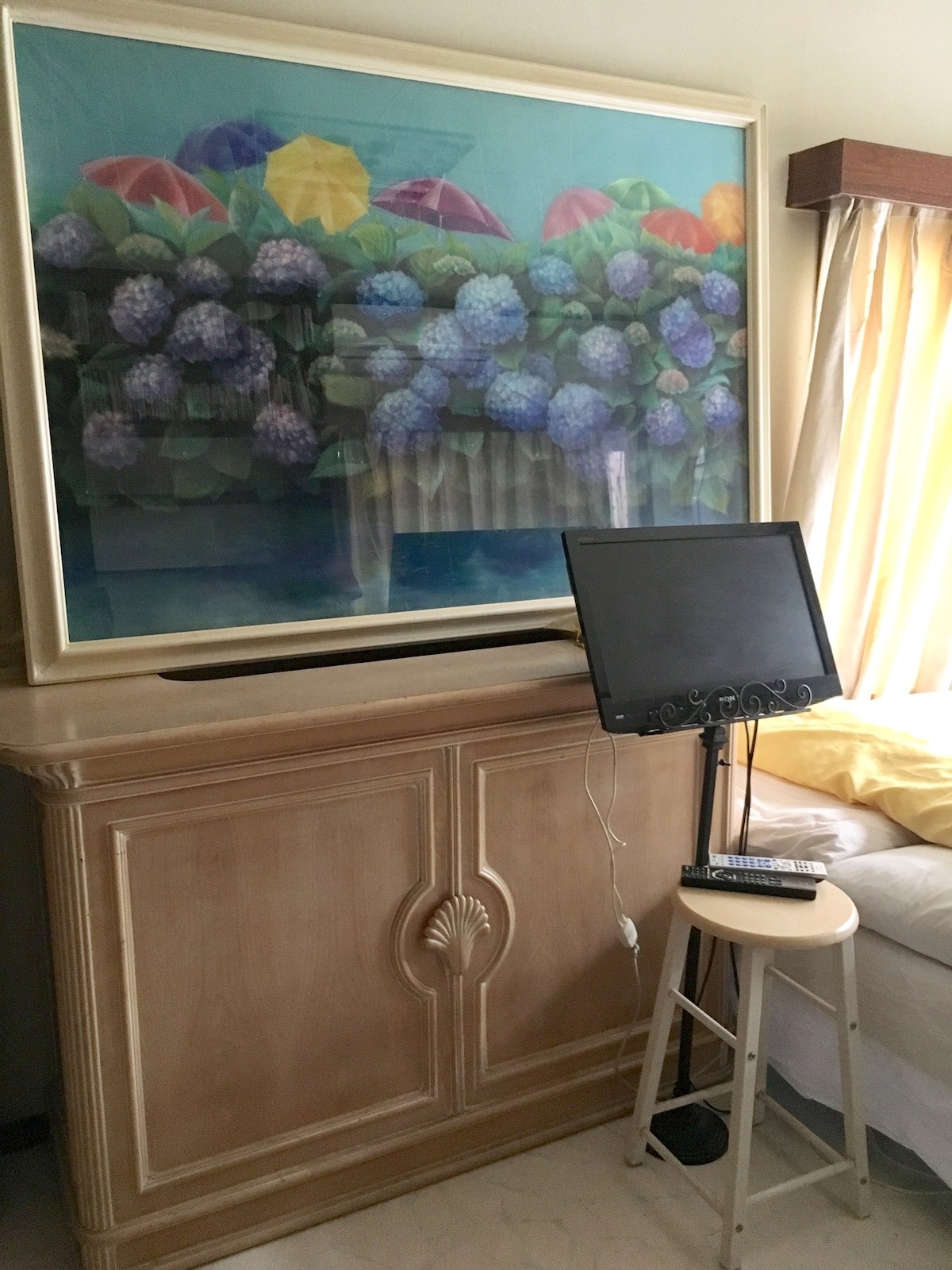 [M] D房间，有令人惊叹的紫色向日葵绘画（带阳台）