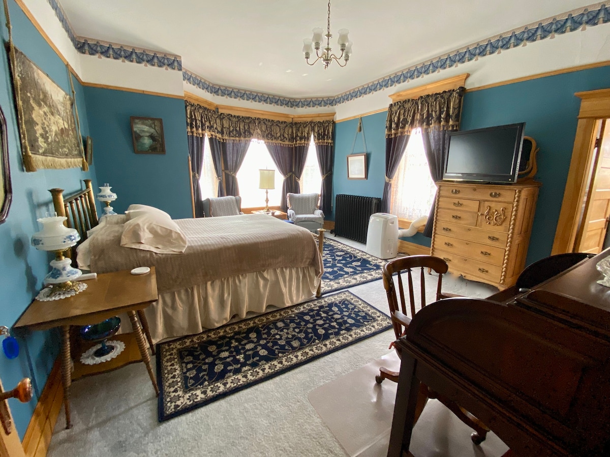 Blue Room-Historic Victorian Mansion