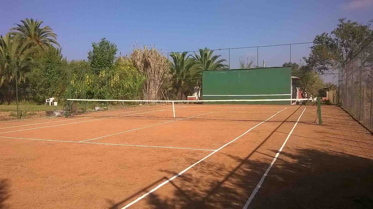 Casa de Campo en Olmué: Piscina y Cancha de Tenis