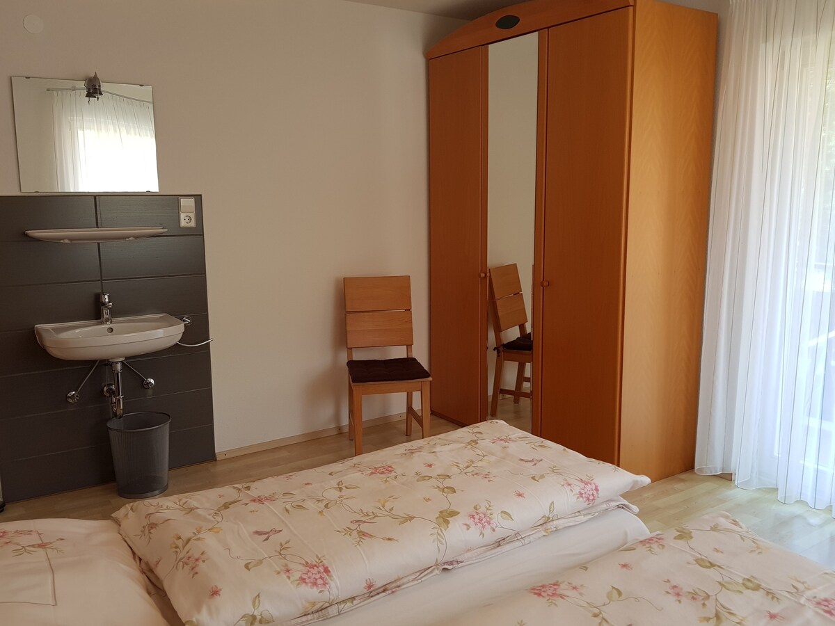 Spinnertonihof, (Bad Peterstal-Griesbach), Ferienwohnung Vergissmeinnicht 70qm, 2 Schlafzimmerräume,最多4人