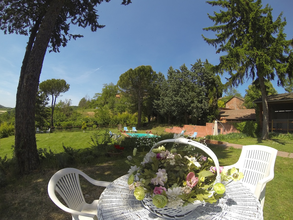 Villa con piscina tra le colline del Piemonte