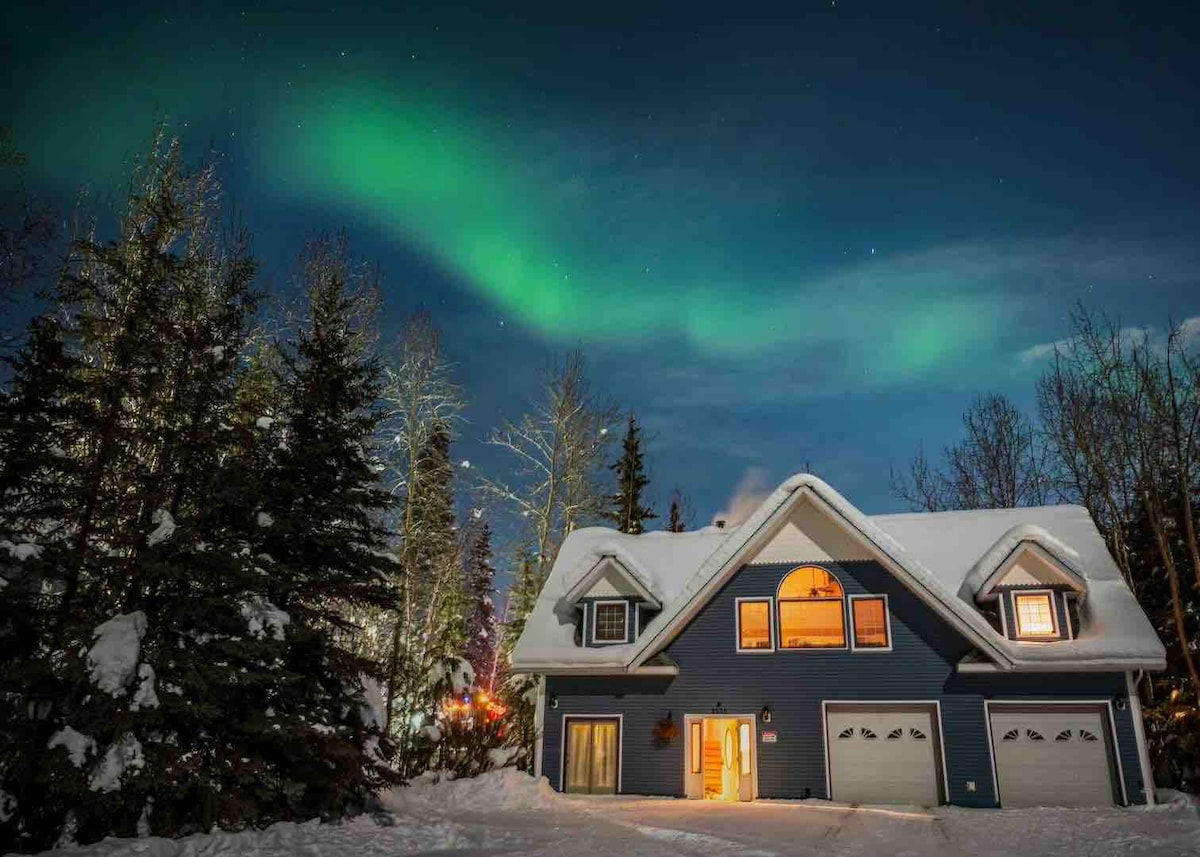 Luxury house with Lakeview and hot tub