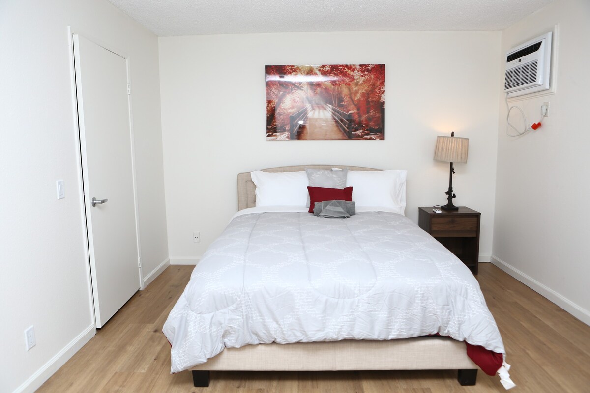 Attractive Hollywood One Bedroom - Fully Furnished