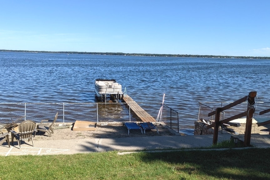 # 8号湖滨2卧室小屋，位于霍顿湖（ Houghton Lake ）