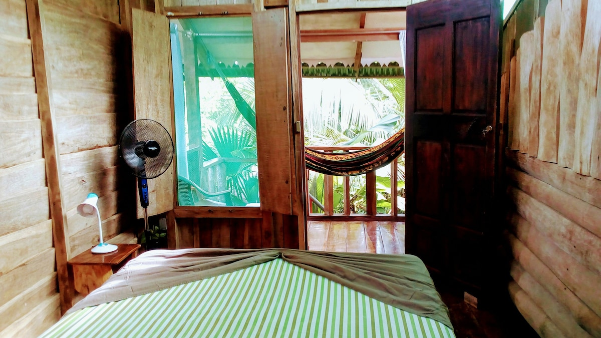 Treehouse bedRoom.BEACH 100 meters in the jungle