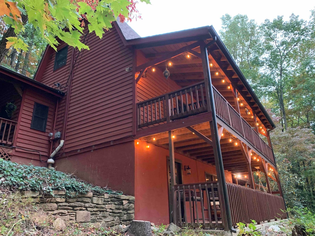 Red Stone Retreat-10min to Asheville-Game Room