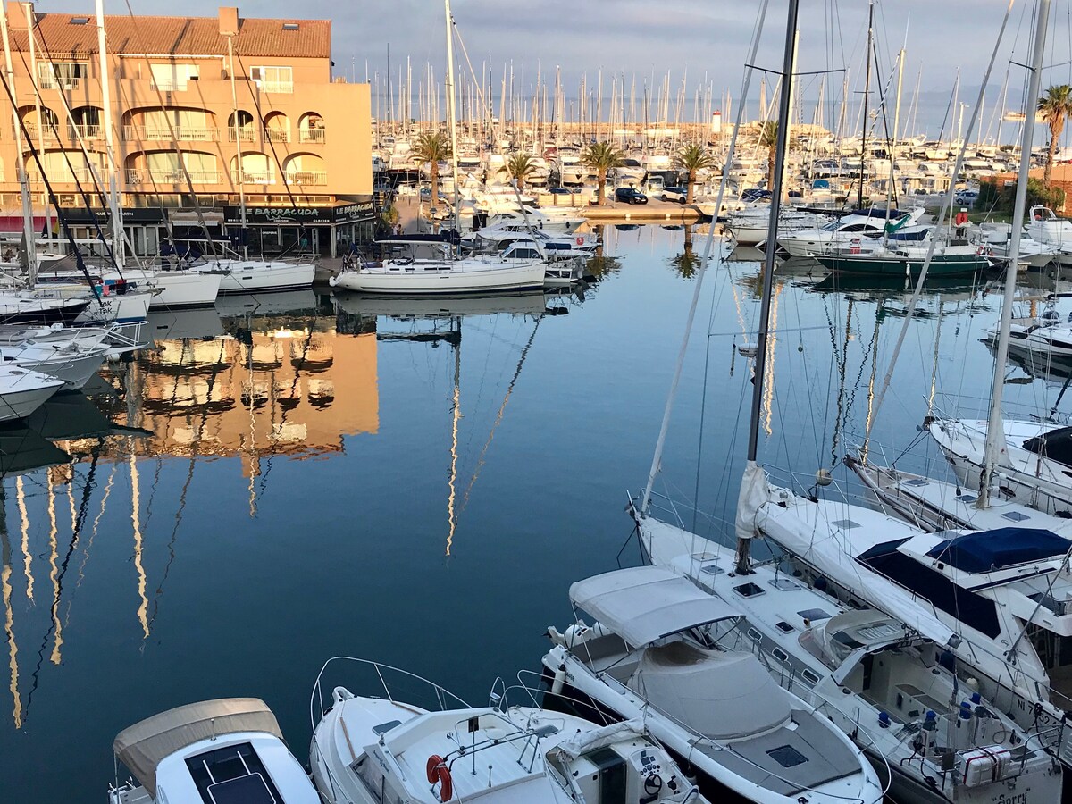 Studio port de Hyères avec superbe vue mer