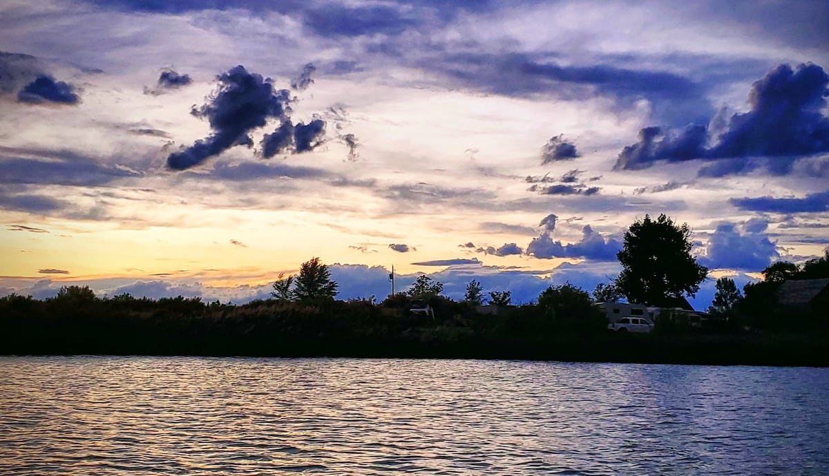 Lakeshore Bliss on Gunnison Bend Reservoir