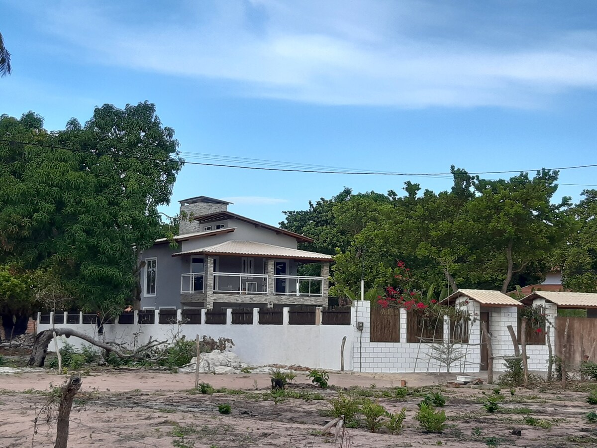 Casa recém construída próxima à Lagoa do Paraíso