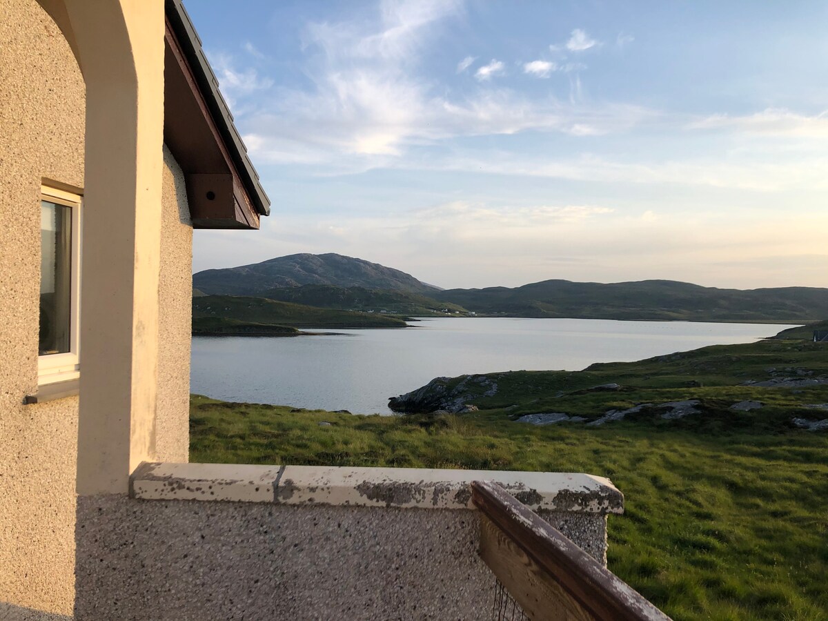 "Driftwood, your Hebridean escape by the sea"