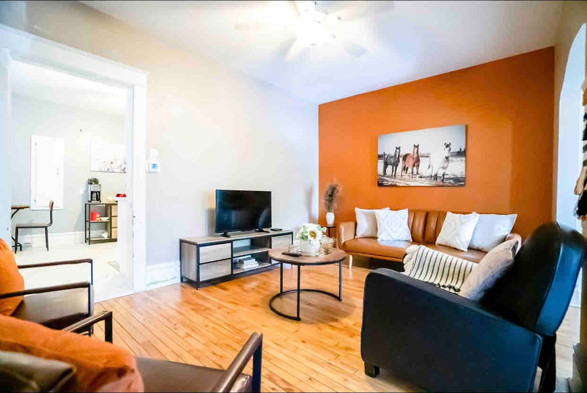 Spacious and Lively 2BD | Byward Market
