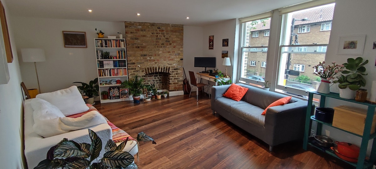 Light, cosy London flat in south London