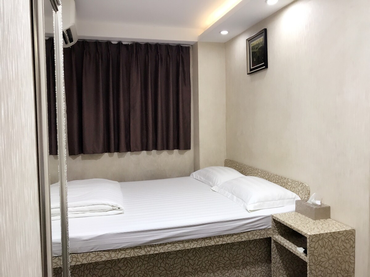 Double bed 1.5m wide,Private room,1 min to TST MTR