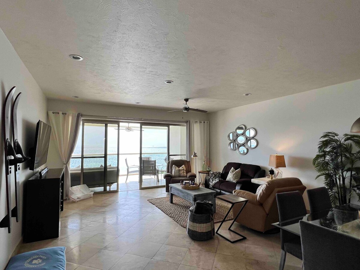 Luxury Dream beachfront-Apartment 3 BED - 2 BATH.