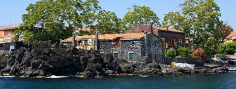 Pozzillo的岩石之家（ House in the Rock on the Sea ）