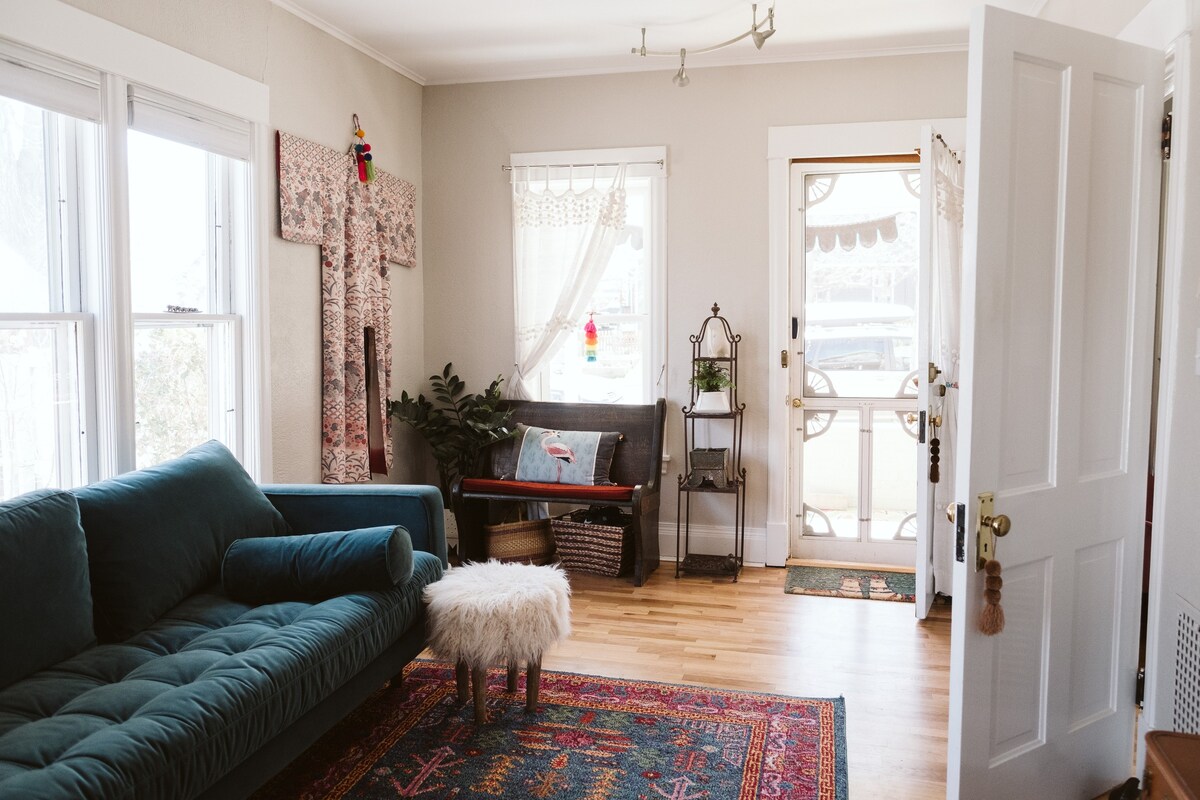 Dreamy Bohemian Bungalow - Quiet, Walk to Pearl