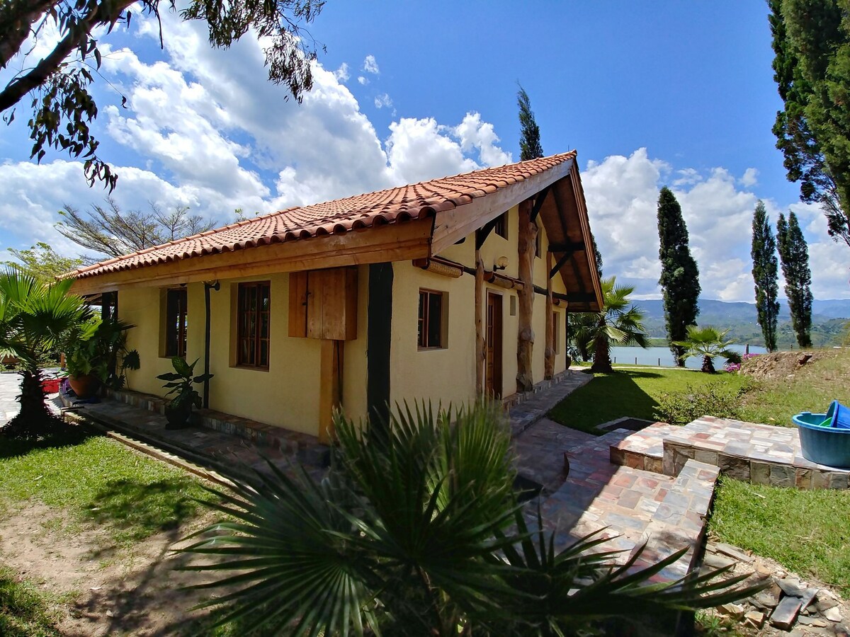 基布耶（ Kibuye ）、基夫湖（ Lake Kivu ）豪华乡村小屋