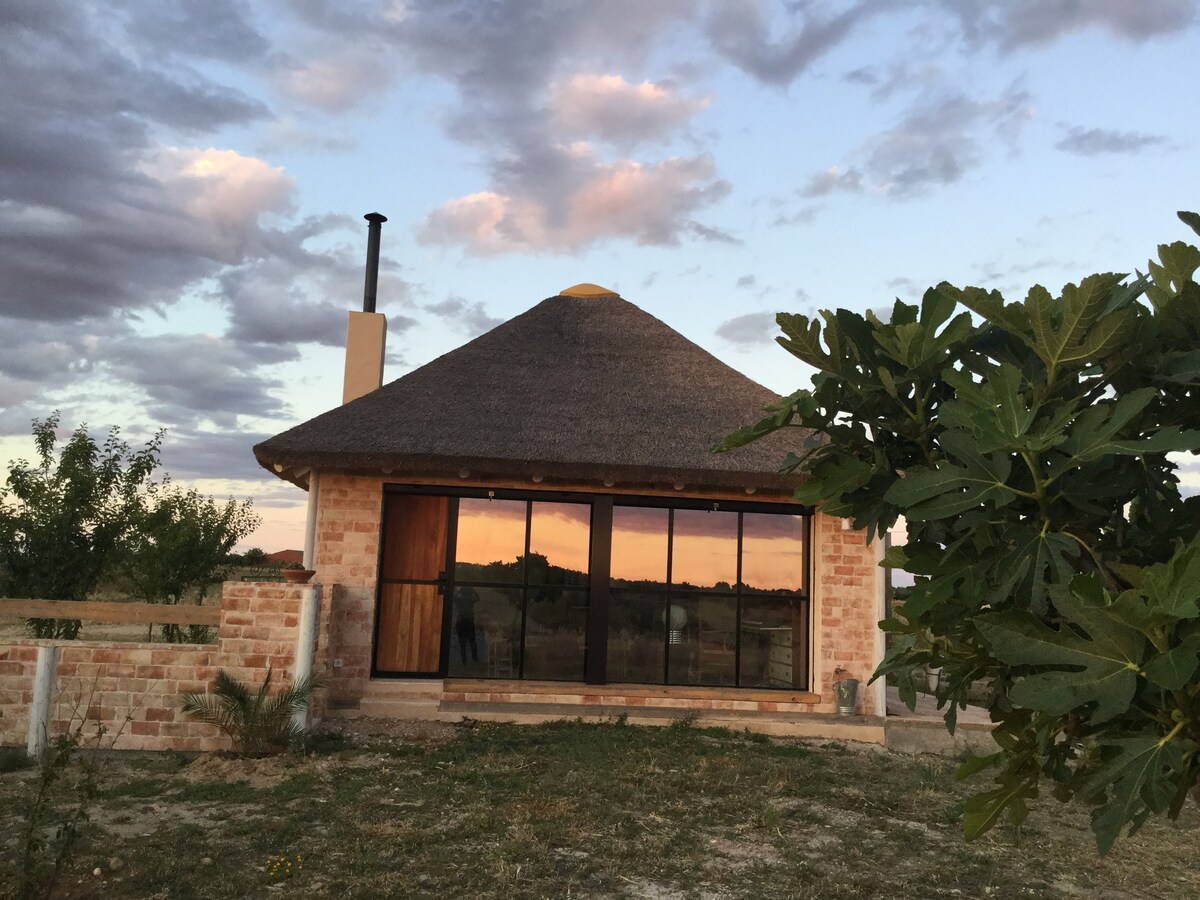 Casa de Labranza。茅草屋顶。自给自足