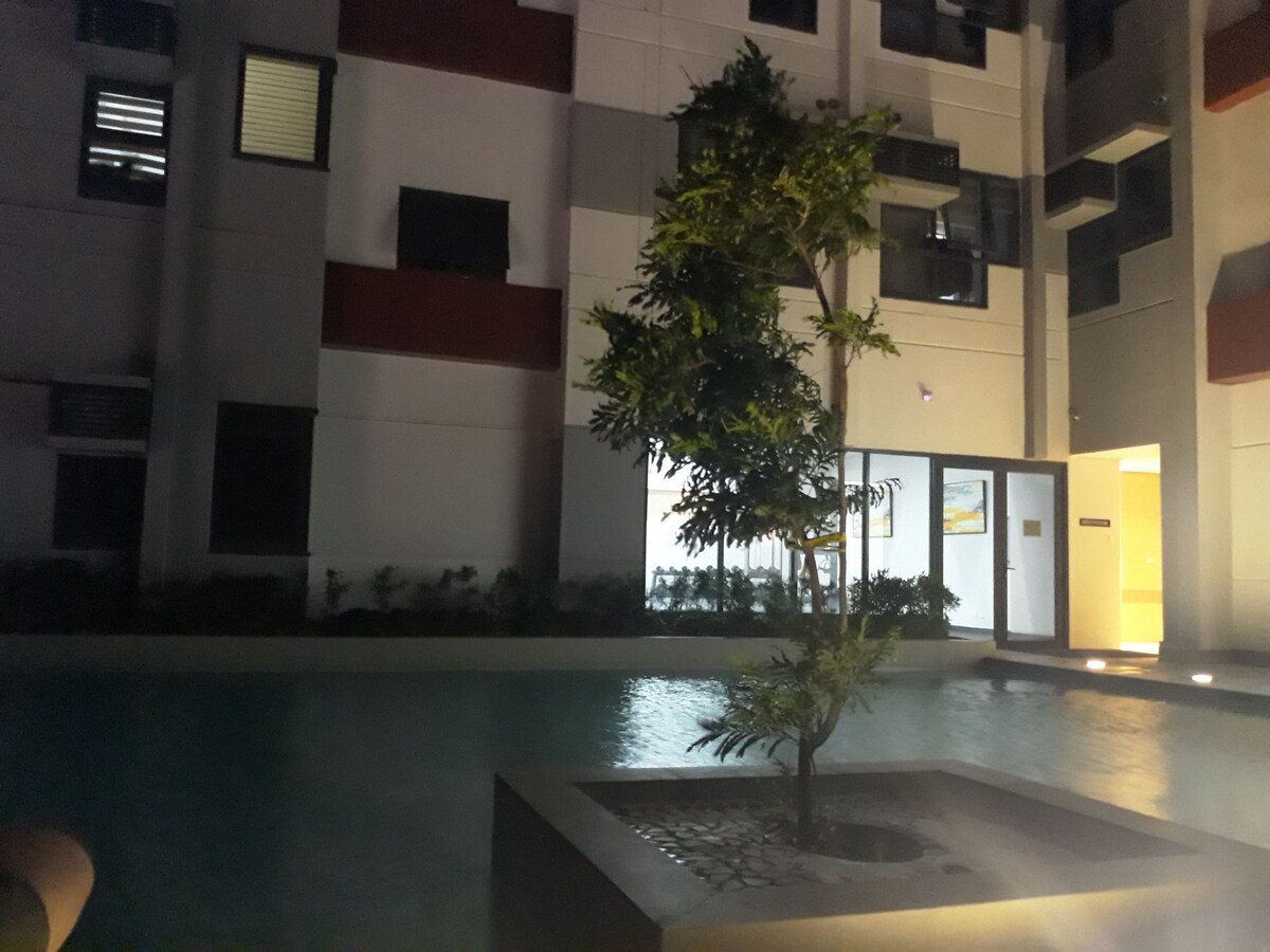# Edsa实惠的公寓单元，带游泳池和健身房