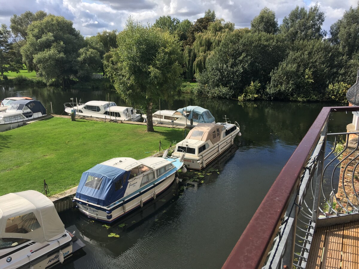 位于圣尼奥茨（ St Neots ）中心的海滨民宿