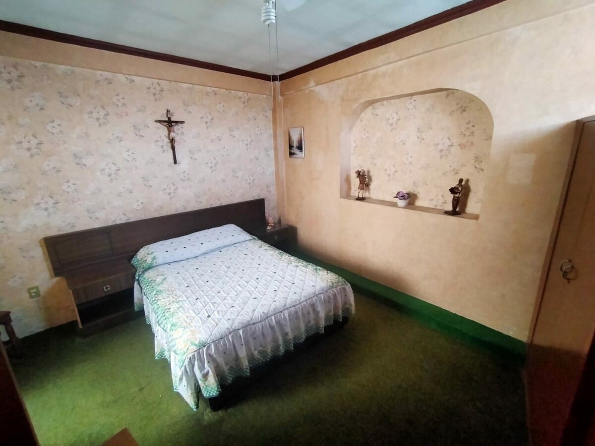 埃斯梅拉尔达客房（ Esmeralda room ）位于伊拉普亚托（ Irapuato