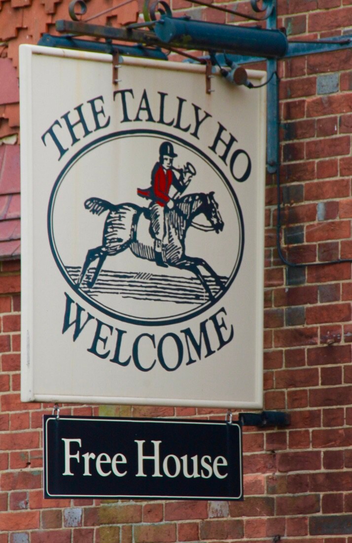 The Tally Ho - a English Country Pub - The Sett