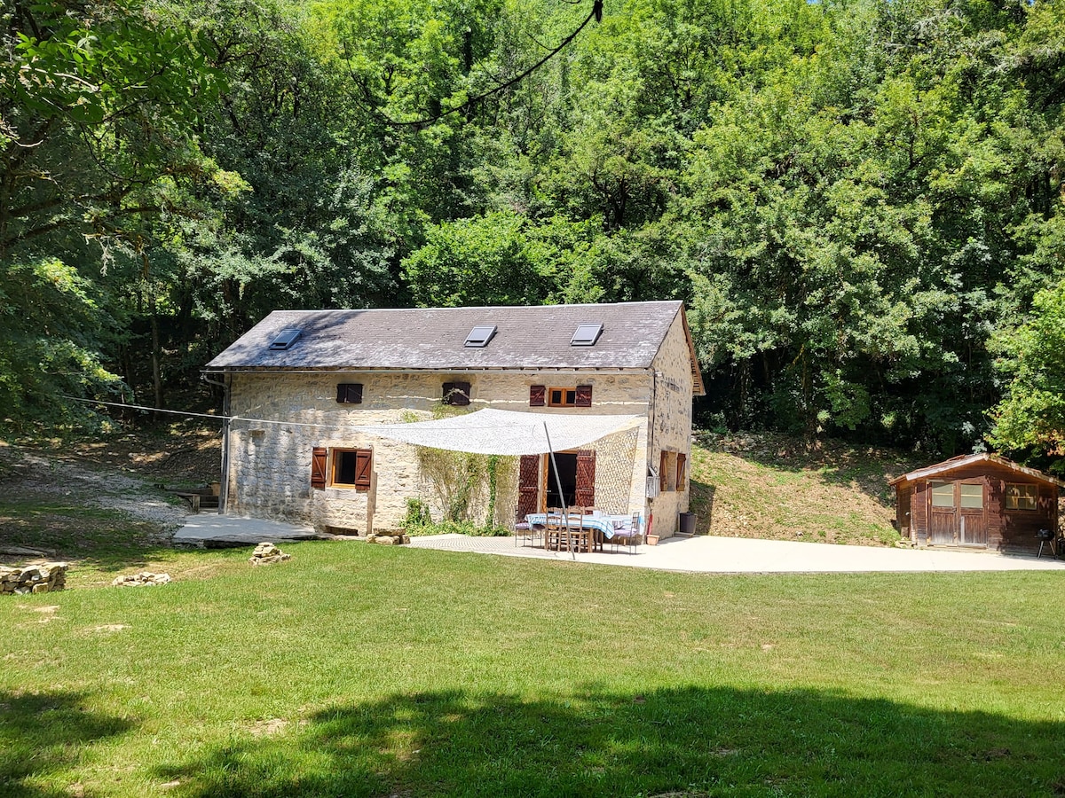 Ancien moulin en bord de rivière