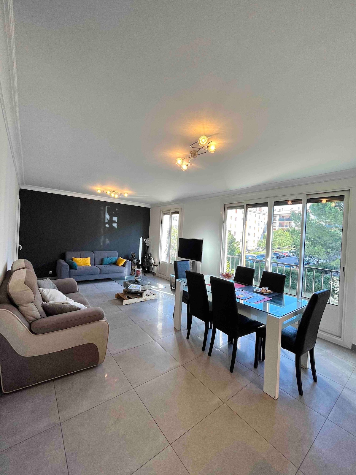 位于普罗旺斯艾克斯（ Aix-en-Provence ）中心地带100平方米的美丽公寓