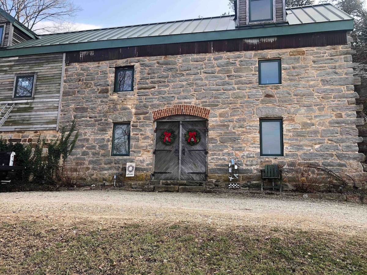 The Barn at Schon Stein Farm & Vineyard