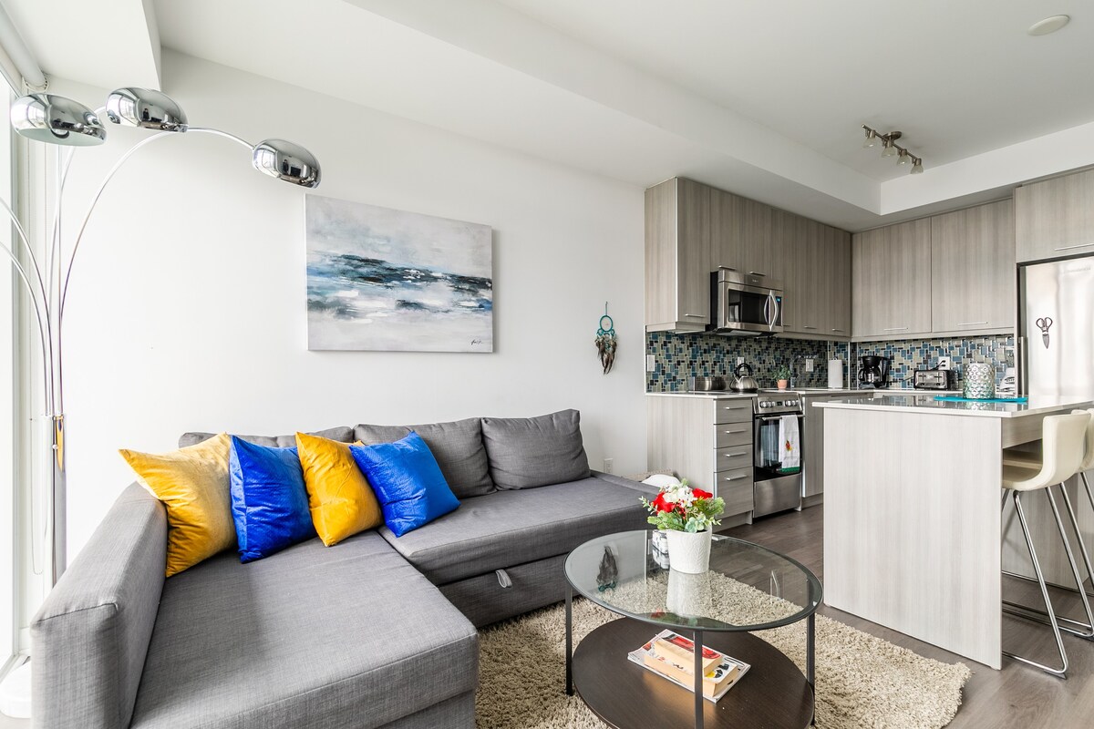 Stylish and Modern 1BR Condo in Trendy King East