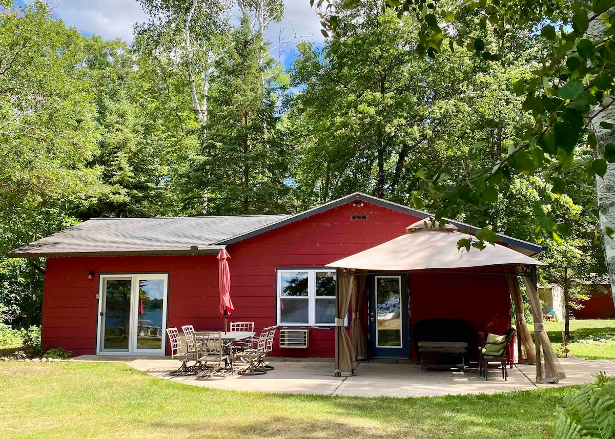 Private Lakeside Cabin - 2 Boats, Kayak & Canoe