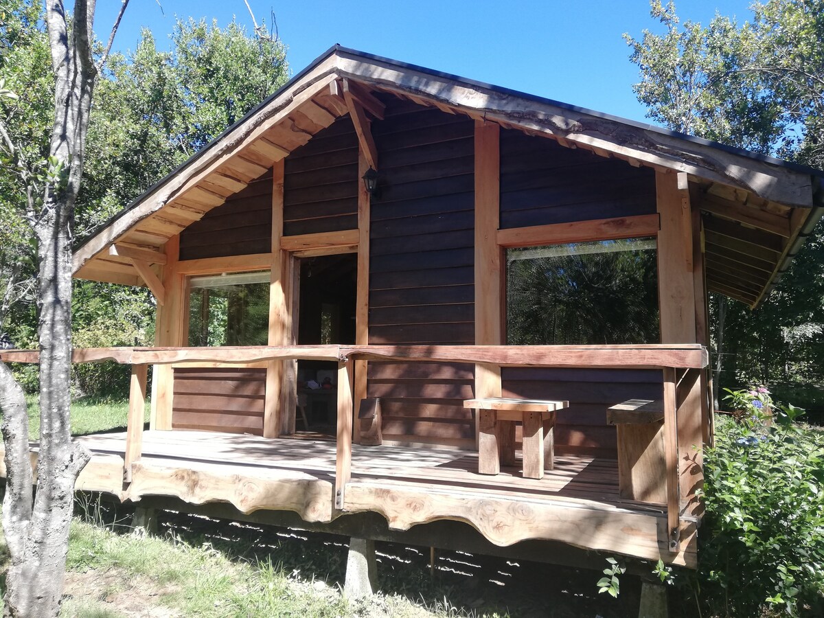 CABAÑA  PELLÍN , ESTILO  RÚSTICO , 4 PERSONAS .