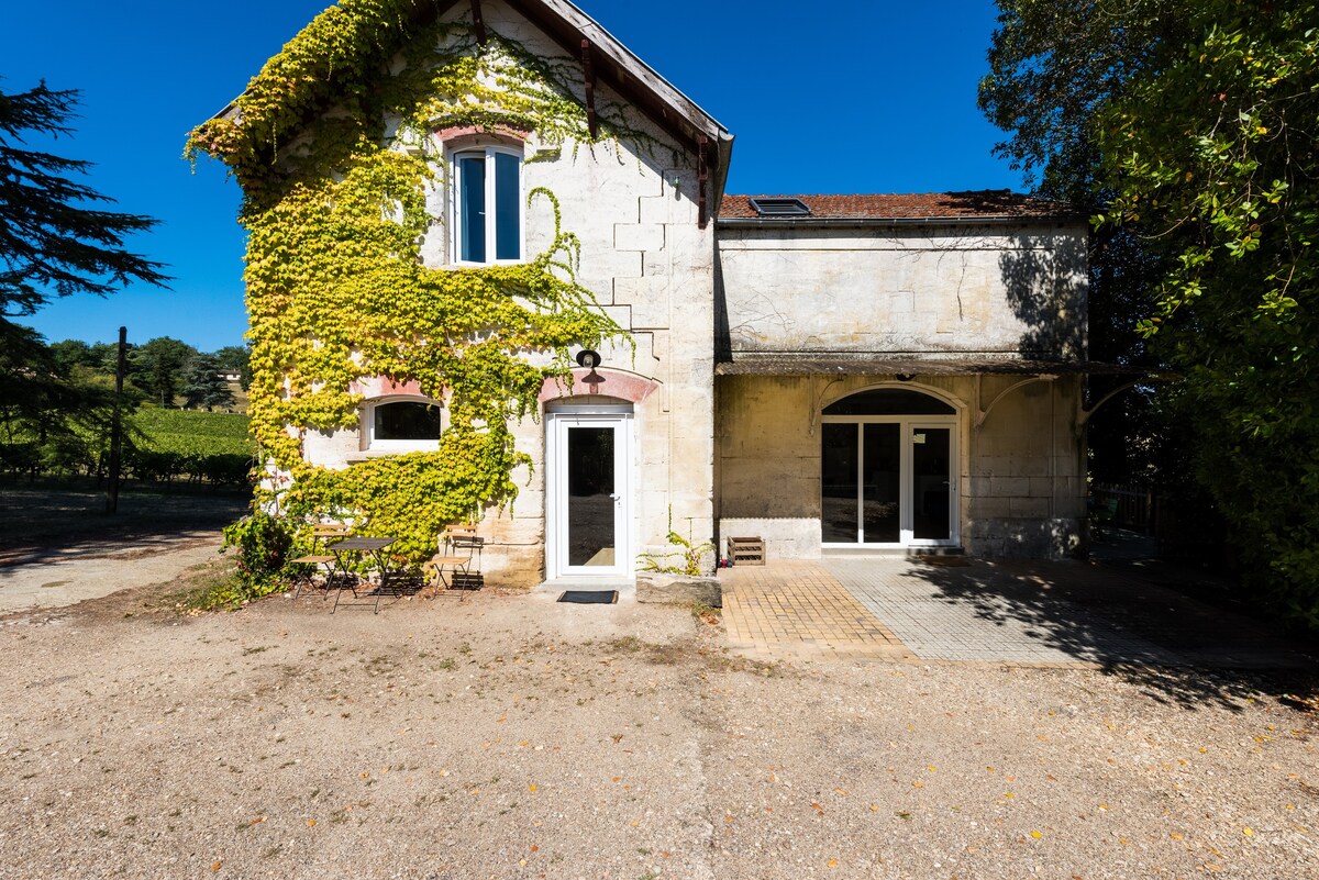 2 gîtes en pierre au coeur des vignobles vallonnés