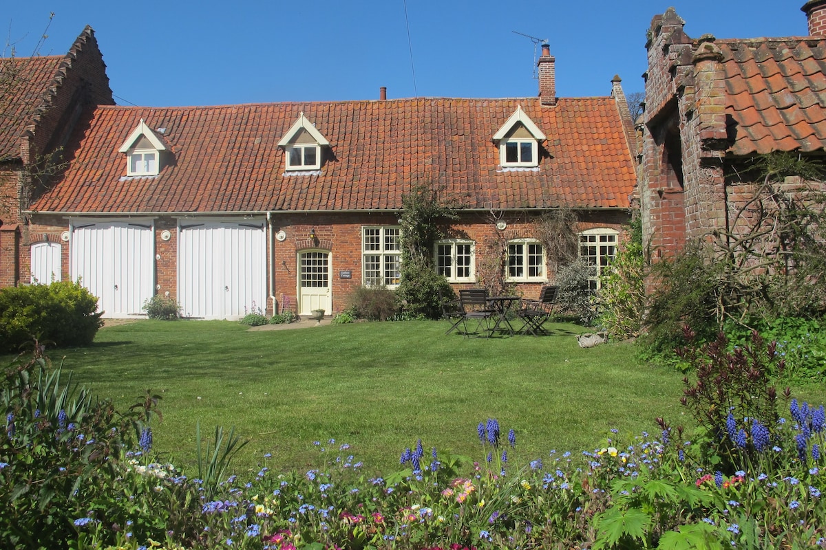 加弗斯小屋（ Gaffers Cottage ） ，位于诺里奇附近的农场（ 5英里）