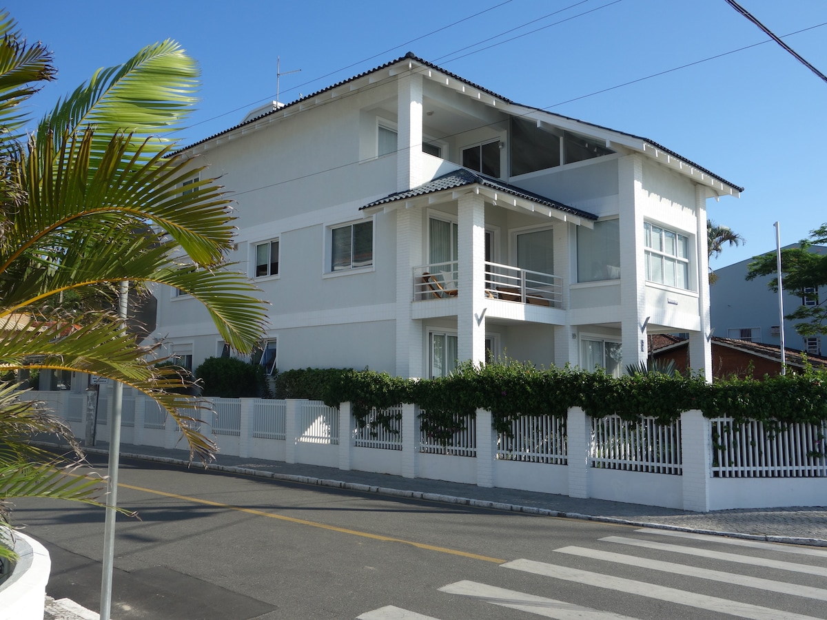 Praia da Enseada Apartamento frente Mar, SFS/SC