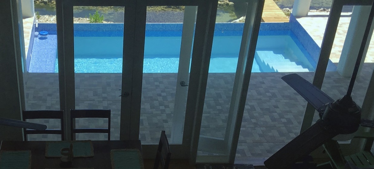 Utila's Key Lime Casa - Luxury - Pool